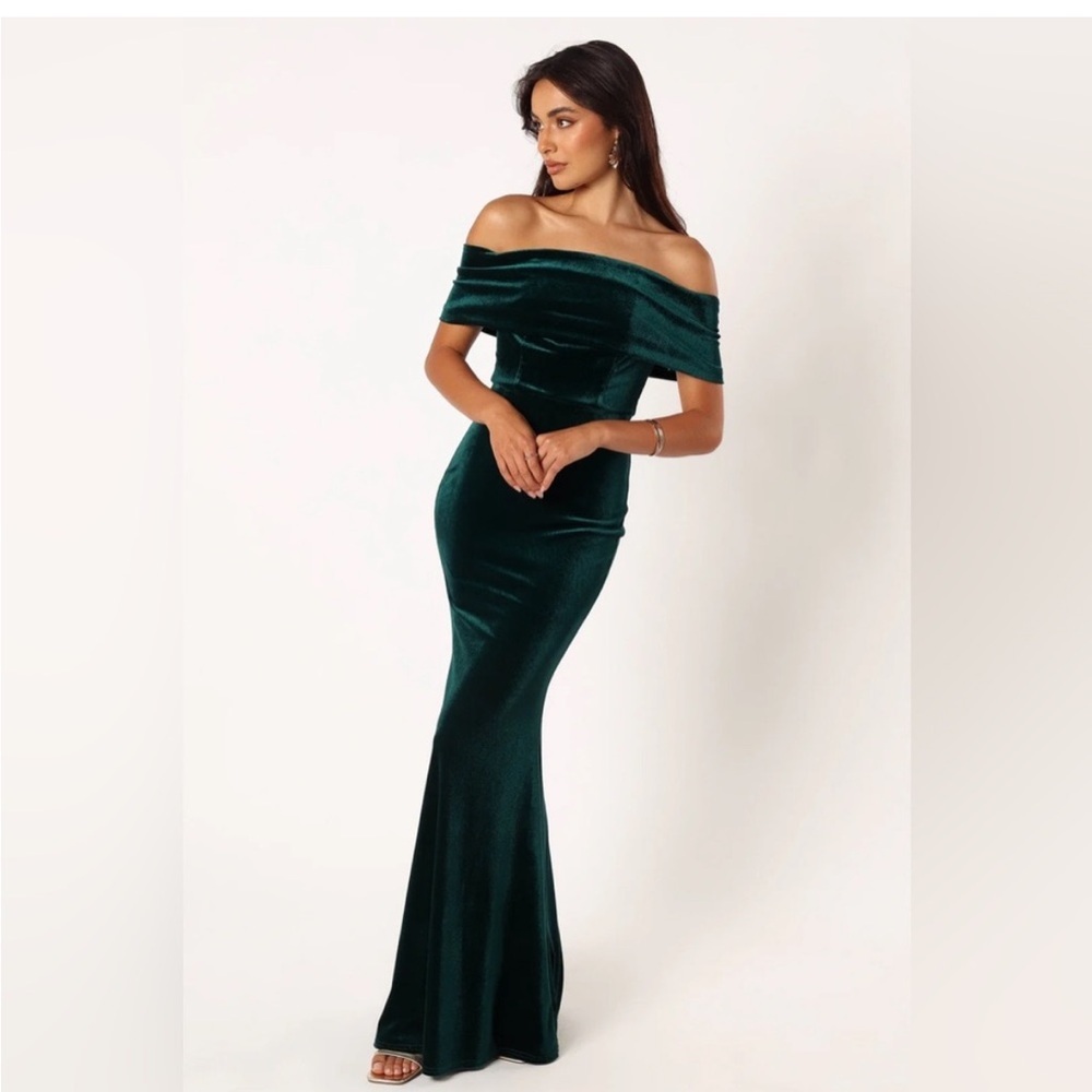 Petal and Pup Adair Off Shoulder Maxi Emerald Green Size XS